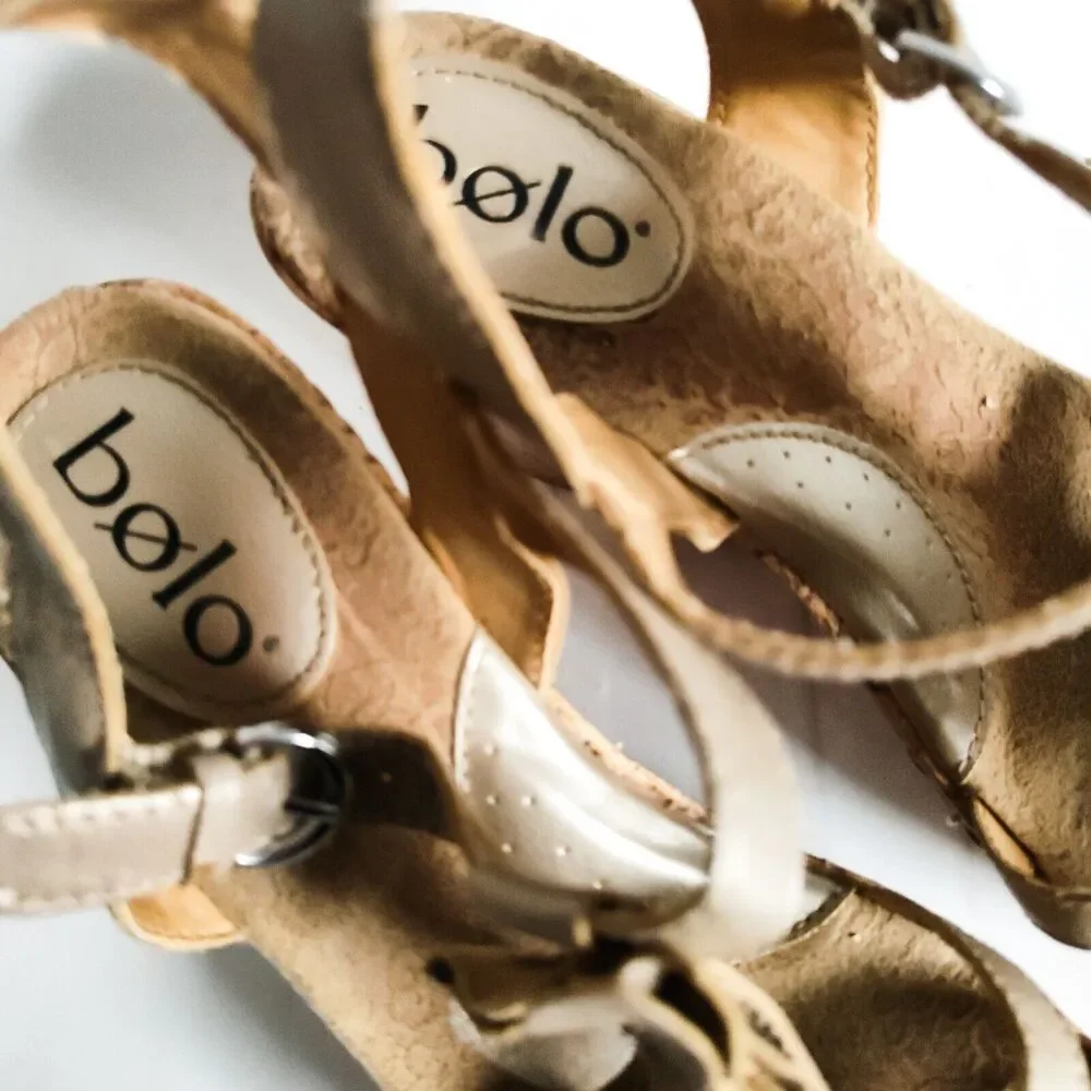 Bolo Born Metallic Gold Leather T-Strap Flowers Womens Size 8 Wedge Heel Sandals - Picture 8 of 10